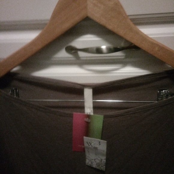 NWT! Organic Cotton Off Shoulder Top - Picture 3 of 9